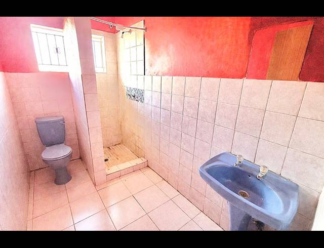 3 BEDROOM HOUSE FOR SALE IN FLORA PARK